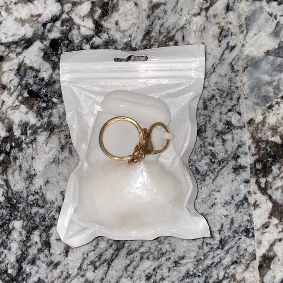 NWT White Silicone AirPod Case with Keyring & Puff - Picture 3 of 3